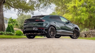 Lamborghini Urus SE Green gallery image 3