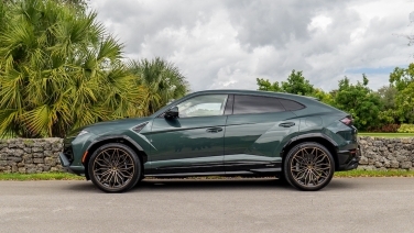 Lamborghini Urus SE Green gallery image 2