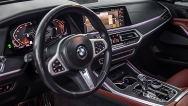 BMW X7 gallery image 2