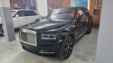 Rolls-Royce Cullinan Black car image
