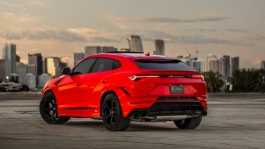 Lamborghini Urus Red gallery image 6