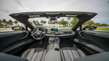 BMW I8 Roadster Black gallery image 3