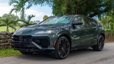 Lamborghini Urus SE Green car image