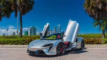McLaren Artura Spider (Silver/Red) gallery image 5