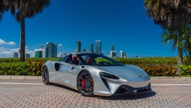 McLaren Artura Spider (Silver/Red) car image