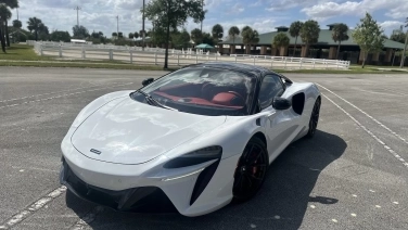 McLaren Artura White car image