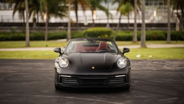 Porsche 911 Carrera S 992 gallery image 2