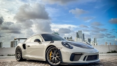 Porsche 911 GT3 RS Weissach Edition White gallery image 1