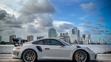 Porsche 911 GT3 RS Weissach Edition White gallery image 6