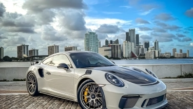 Porsche 911 GT3 RS Weissach Edition White gallery image 3