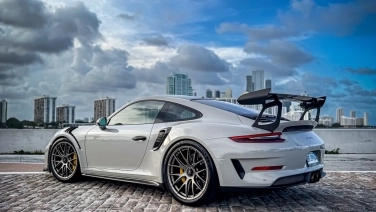 Porsche 911 GT3 RS Weissach Edition White gallery image 5