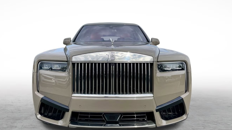 Driving Royalty - Experiencing Miami in a Rolls-Royce Cullinan image