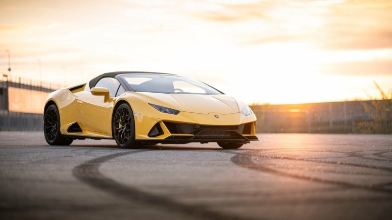 Lamborghini Huracán EVO Spyder: Unfiltered Power Under the Sun image