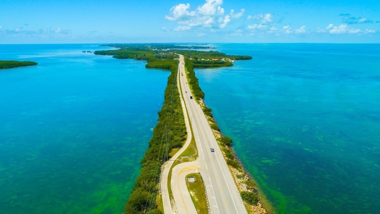The Best Scenic Routes in Miami to Enjoy Your Exotic Car Rental image