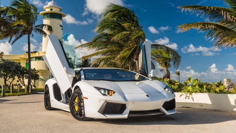 Lamborghini vs Ferrari: Which Supercar Should You Drive in South Florida? image