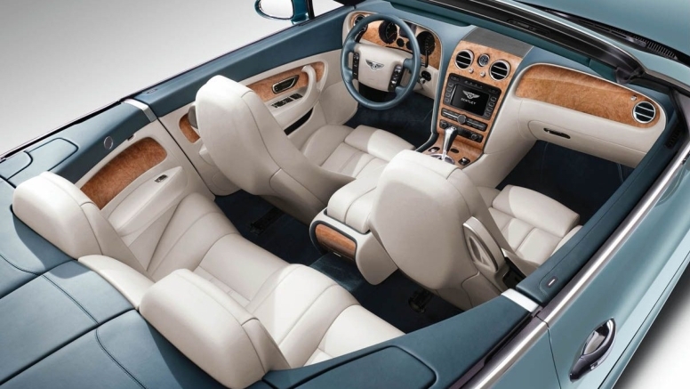 Luxury Car Delivery in Miami That Comes to You image