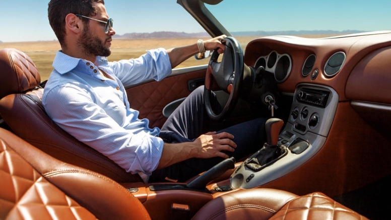 From Coastline to City Lights: Finding the Right Luxury Car Rental in Miami image