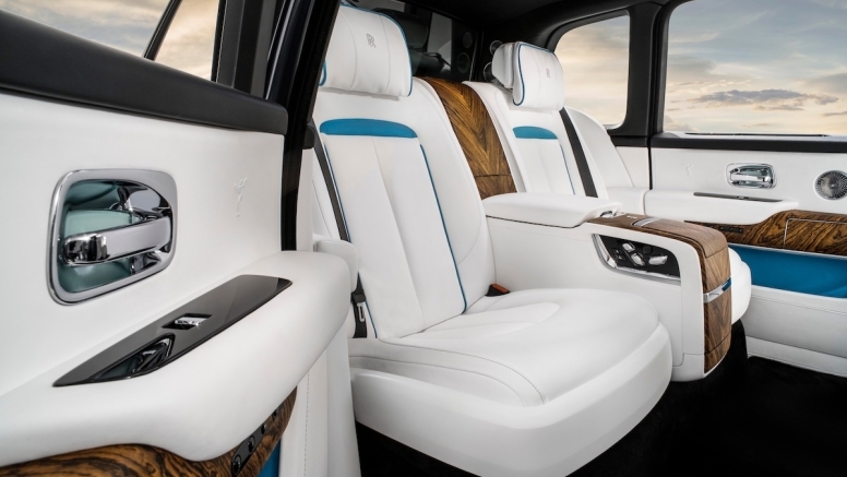 Elegance in Motion: Renting a Rolls-Royce Cullinan in Miami This Summer image