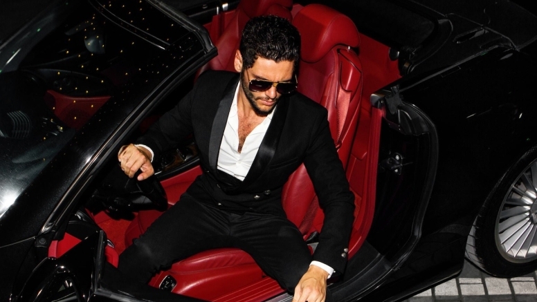 Drive in Luxury, Capture the Moment image