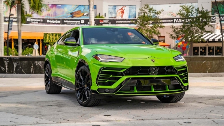 Coastal Cool Meets Supercar Power: The Lamborghini Urus in Miami image