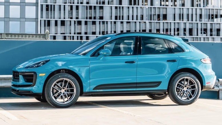 City Chic, Coastal Thrills: Driving the Porsche Macan in Miami image