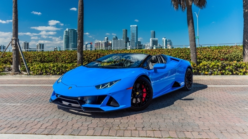 Lamborghini Huracan EVO Spyder Le Mans Blue car image