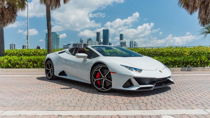 Lamborghini Huracan EVO Spyder Bianco Icarus car image