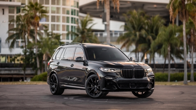 BMW X7 car image