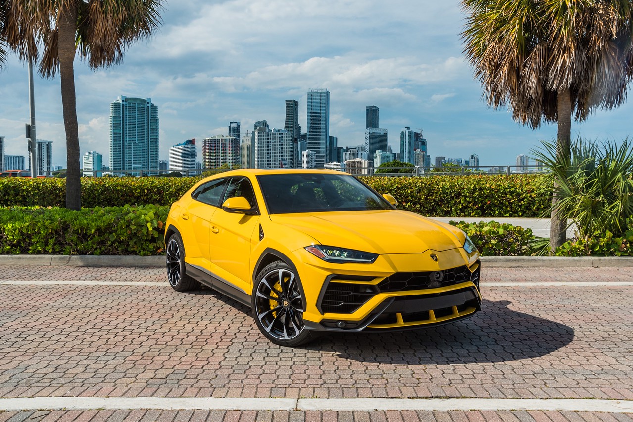 Lamborghini Urus Yellow car image