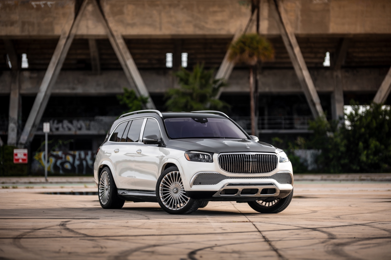 Mercedes-Maybach GLS 600 White car image